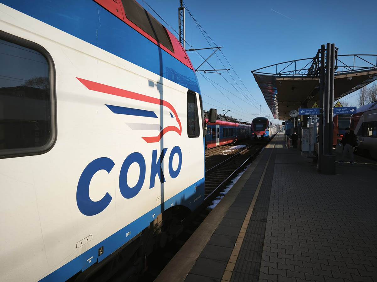 vozovi stoje u Zemunu (2).jpg