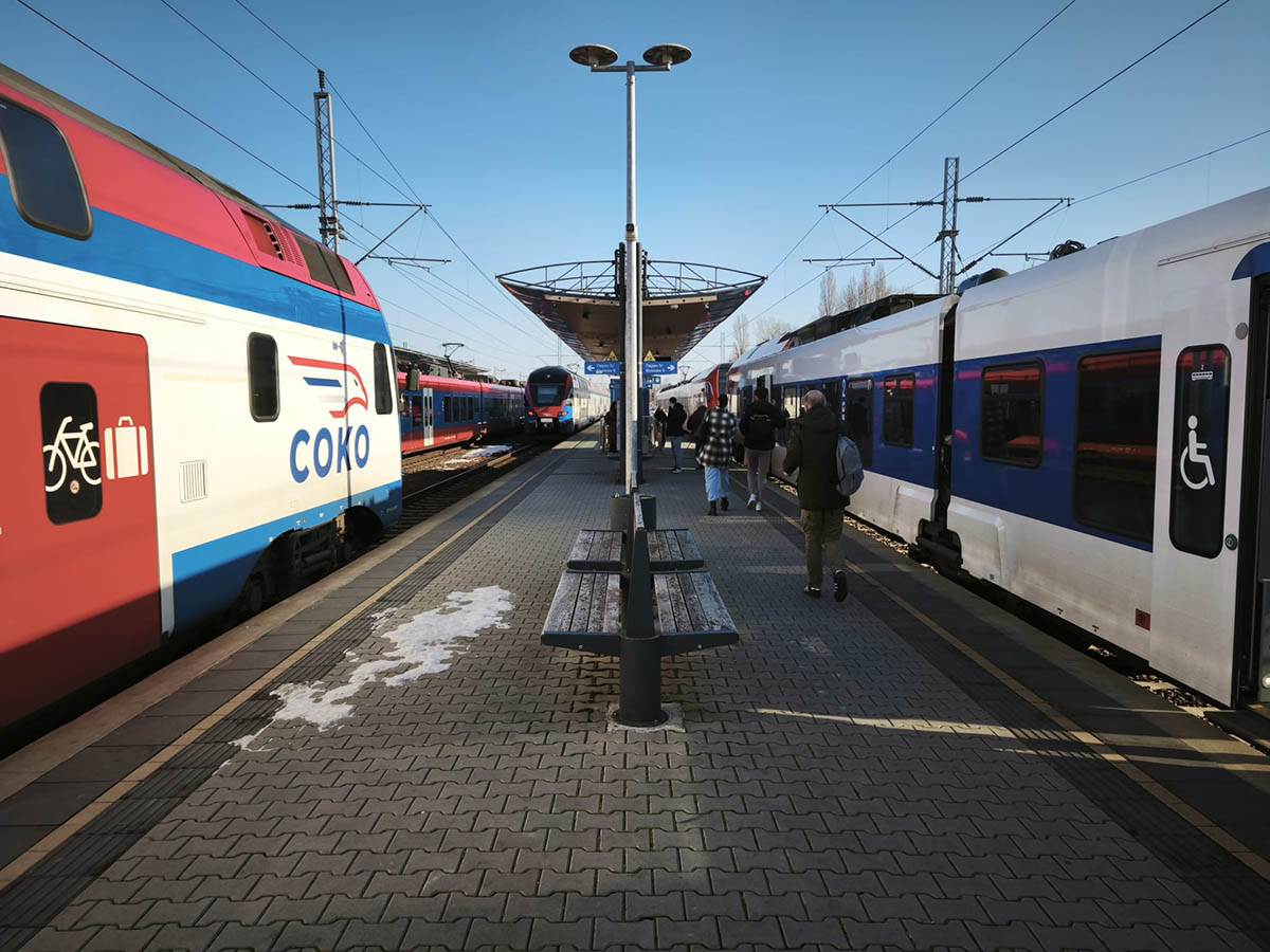 vozovi stoje u Zemunu (3).jpg