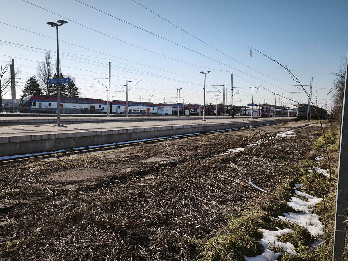 vozovi stoje u Zemunu (5).jpg