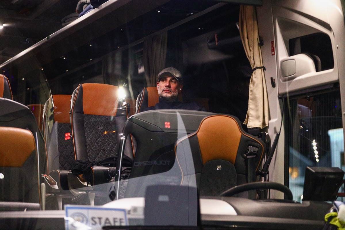 Pep Gvardiola sedi sam u autobusu Mančester sitija posle poraza od Bode Glimta