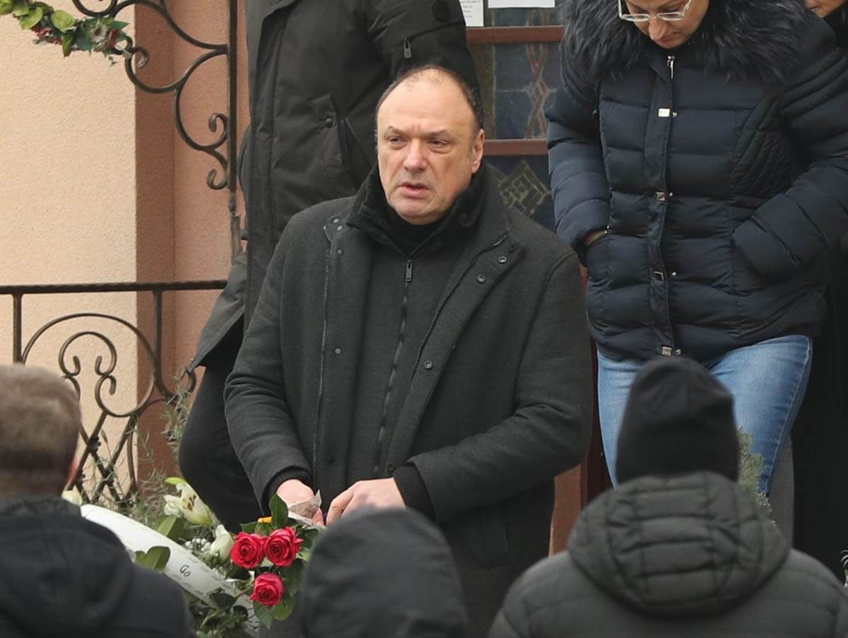 Vuk Kostić nosi kovčeg (8).jpg