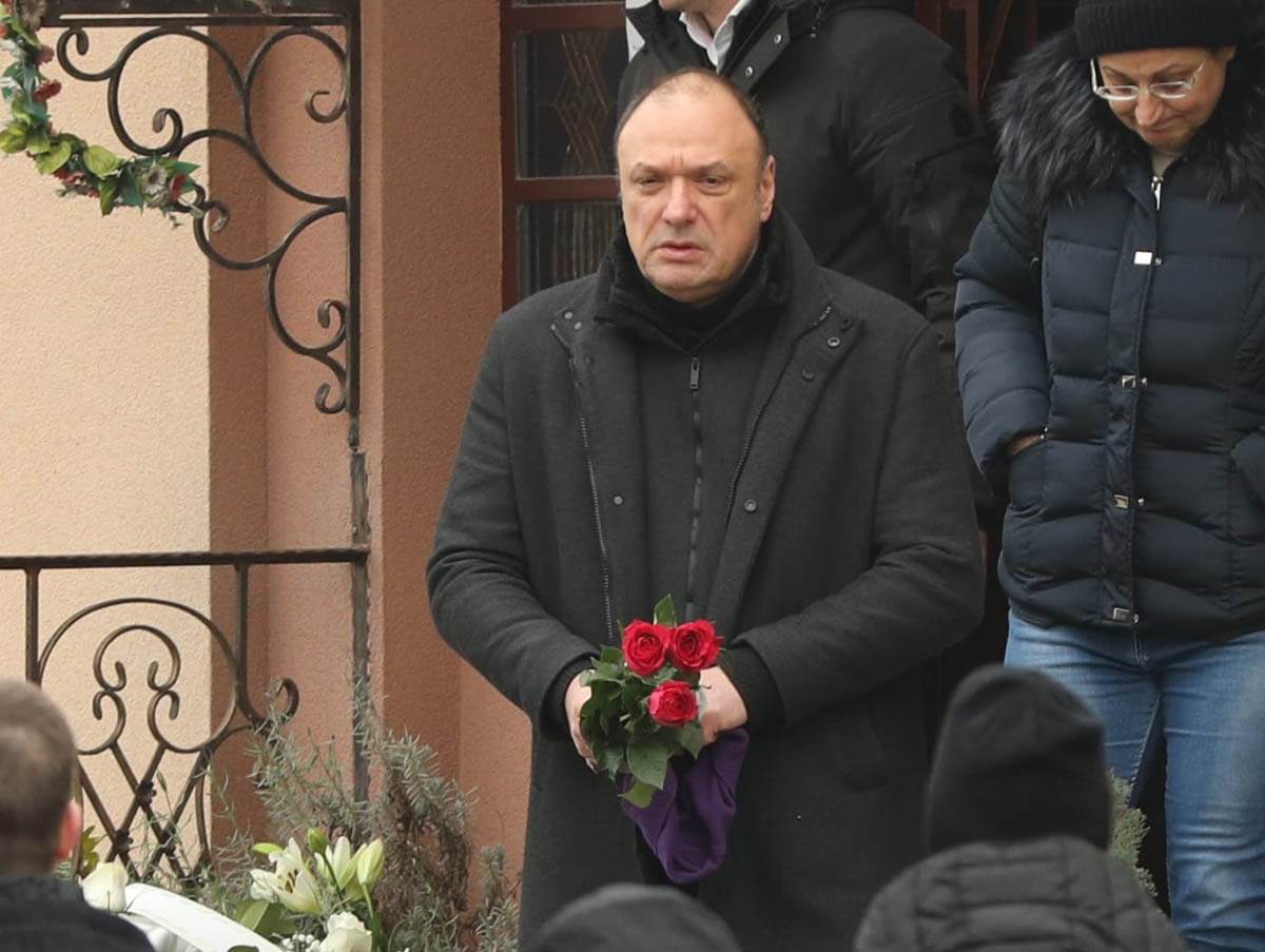 Vuk Kostić nosi kovčeg (12).jpg