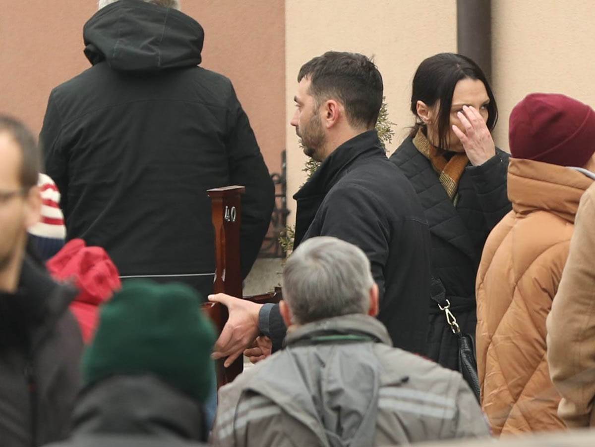 Vuk Kostić nosi kovčeg (13).jpg