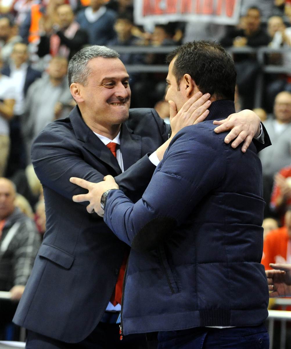 Dejan Radonjić i Dejan Stanković se pozdravljaju