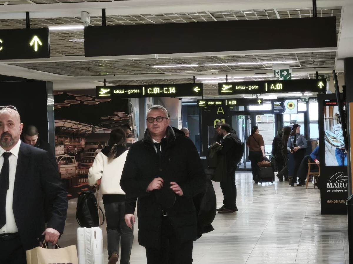 Dejan Radonjić na aerodromu u Beogradu putuje sa Crvenom zvezdom u Švedsku