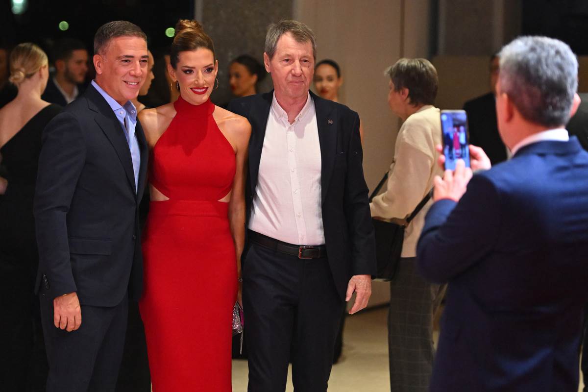 Željko i Jovana Joksimović na koktelu Zvezde