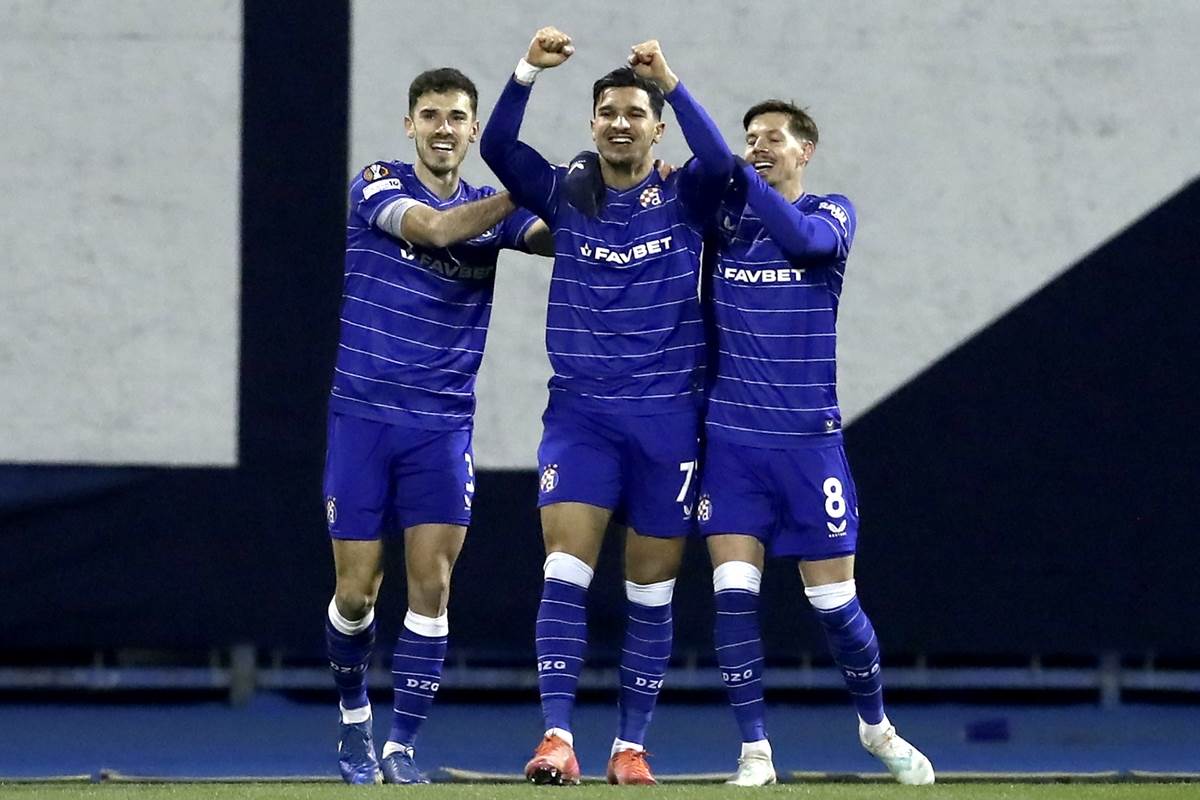 Monsef Bakrar napadač Dinamo Zagreba slavi gol