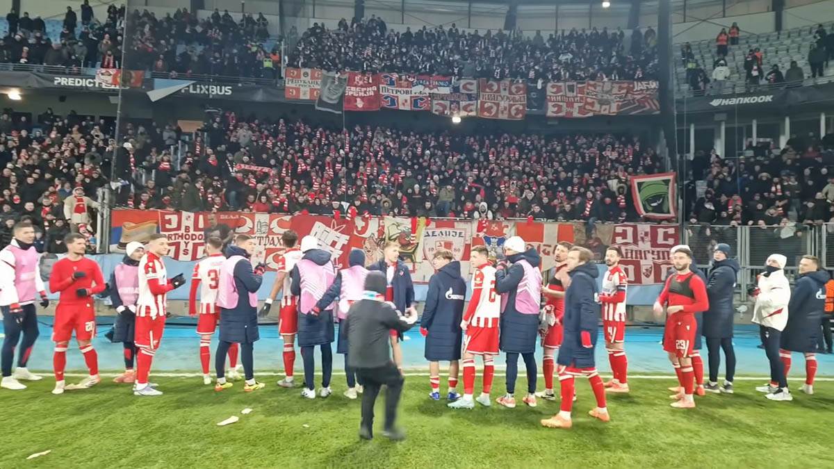 Aleksandar Katai brani dete od redara (5).jpg