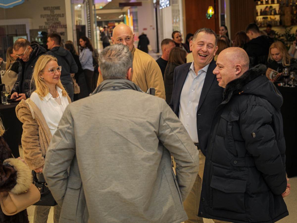 knjiga_srce_iza_belog_mantila_ana_ostojić_kuzmanović_stefan_stojanović_ (8).jpg