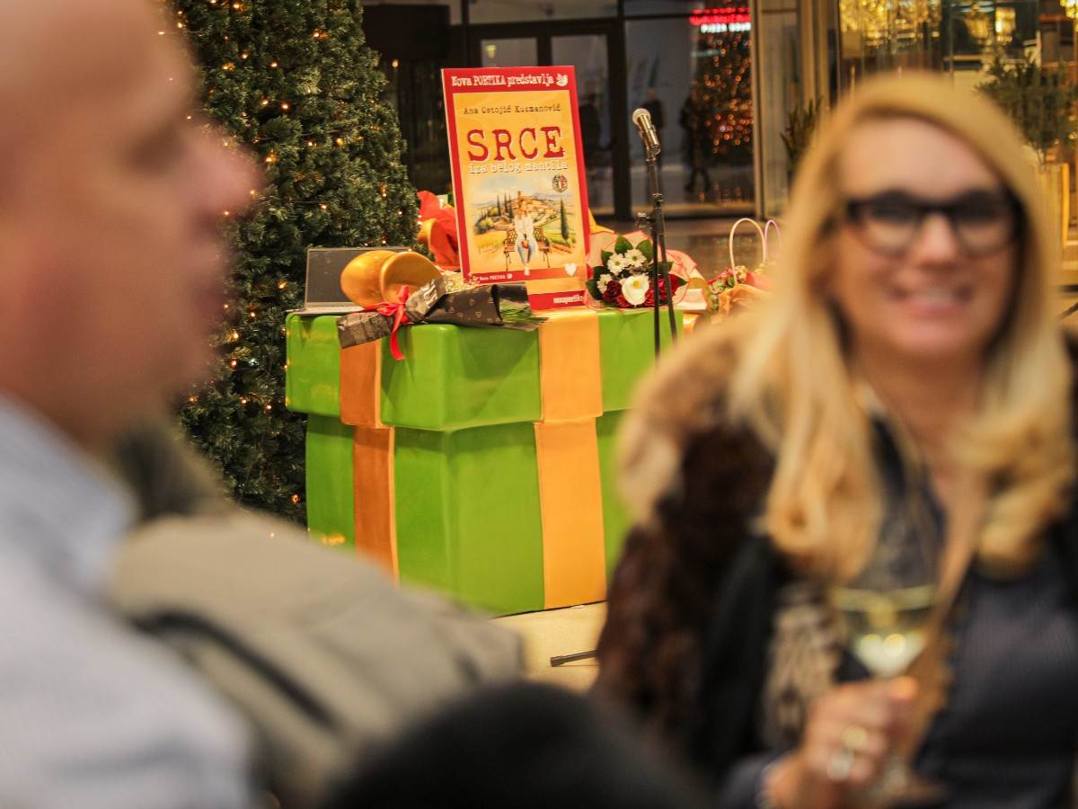 knjiga_srce_iza_belog_mantila_ana_ostojić_kuzmanović_stefan_stojanović_ (10).jpg