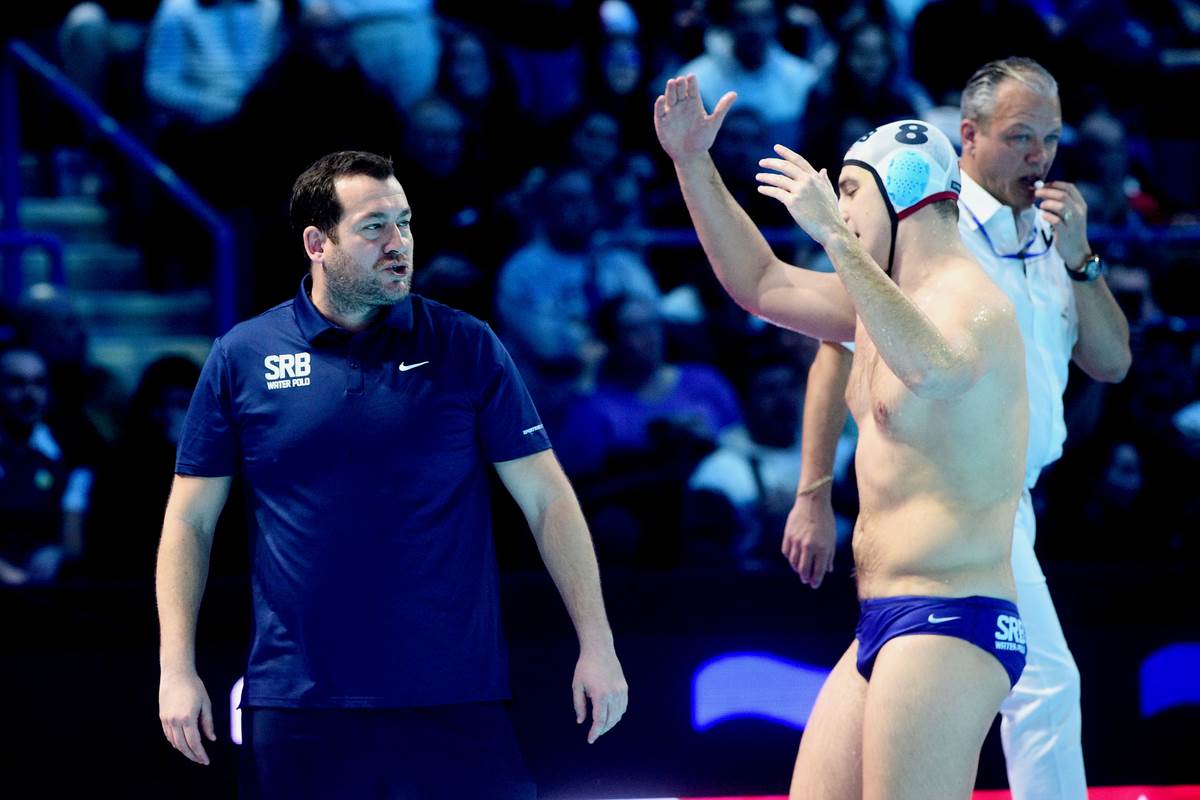 Nikola Jakšić isključen sa Srbija Italija u polufinalu Evropskog prvenstva u Beogradskoj areni
