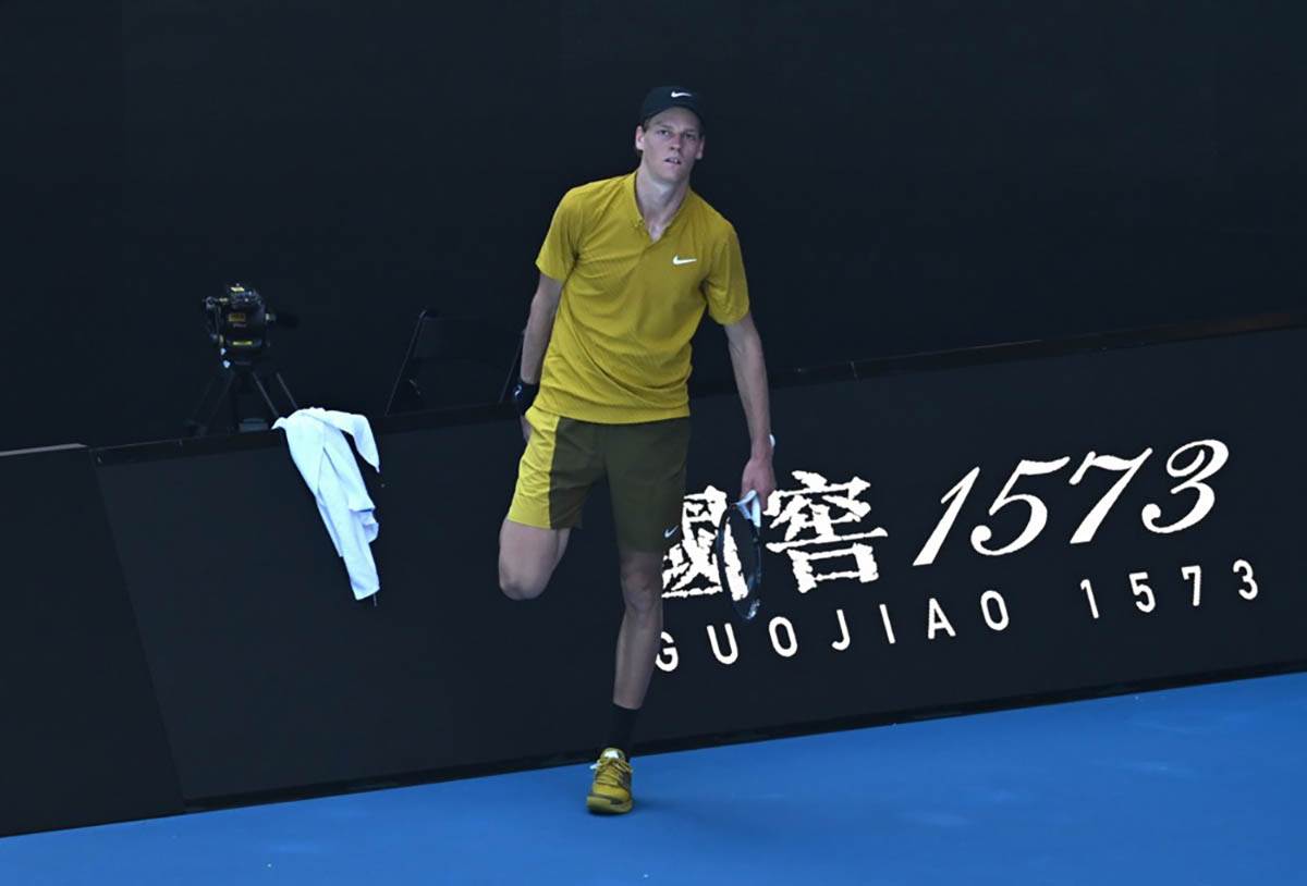 Janik Siner - Eliot Spiciri na Australijan openu (2).jpg