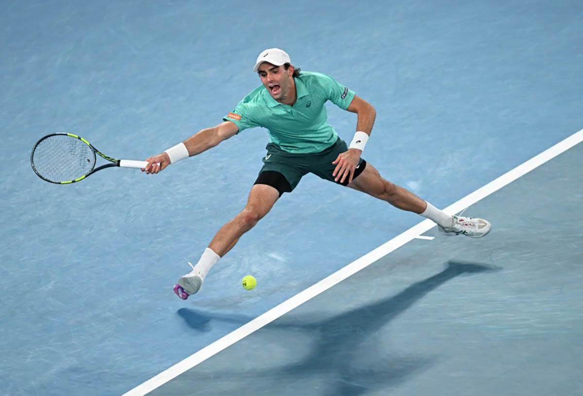 Janik Siner - Eliot Spiciri na Australijan openu (4).jpg