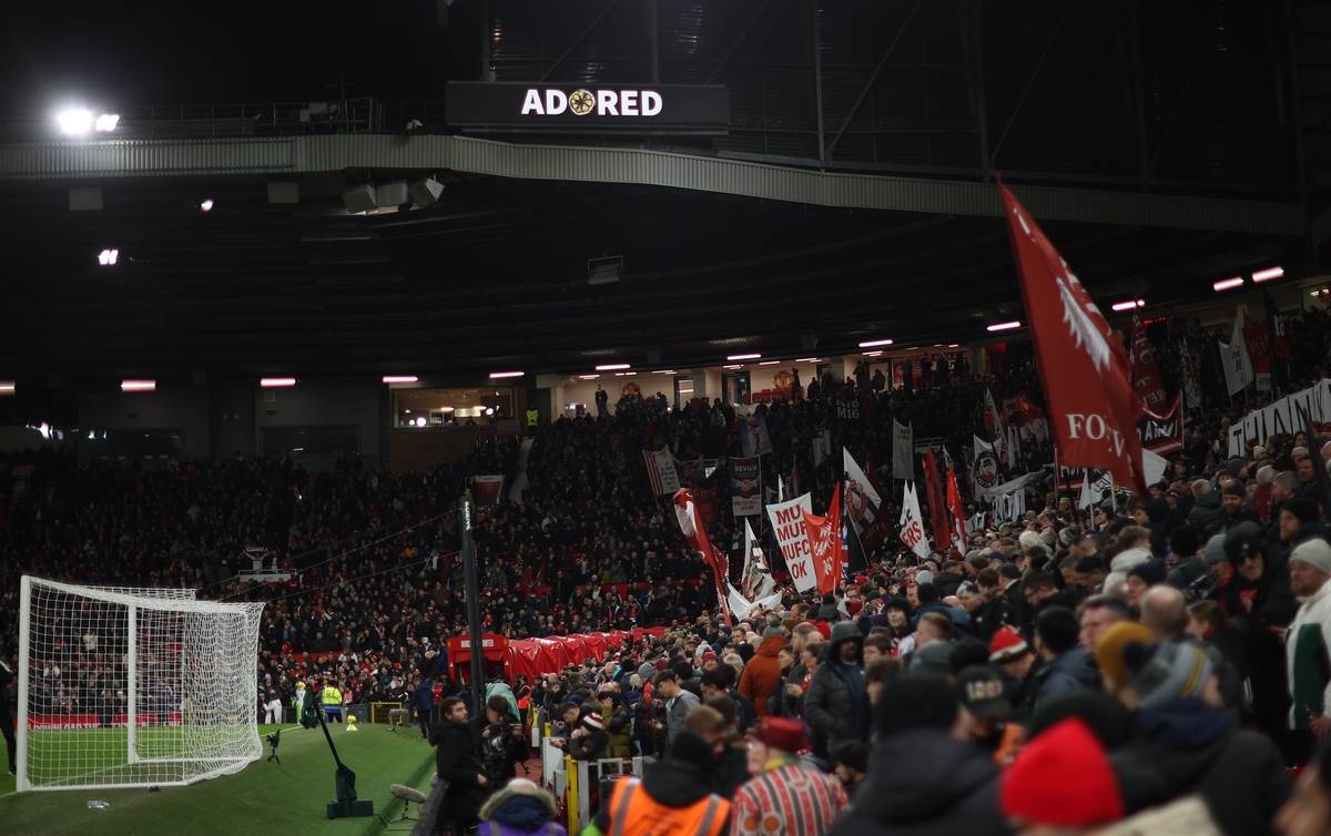 Posveta za Manija Garija Maunfilda basistu grupe Stone Roses