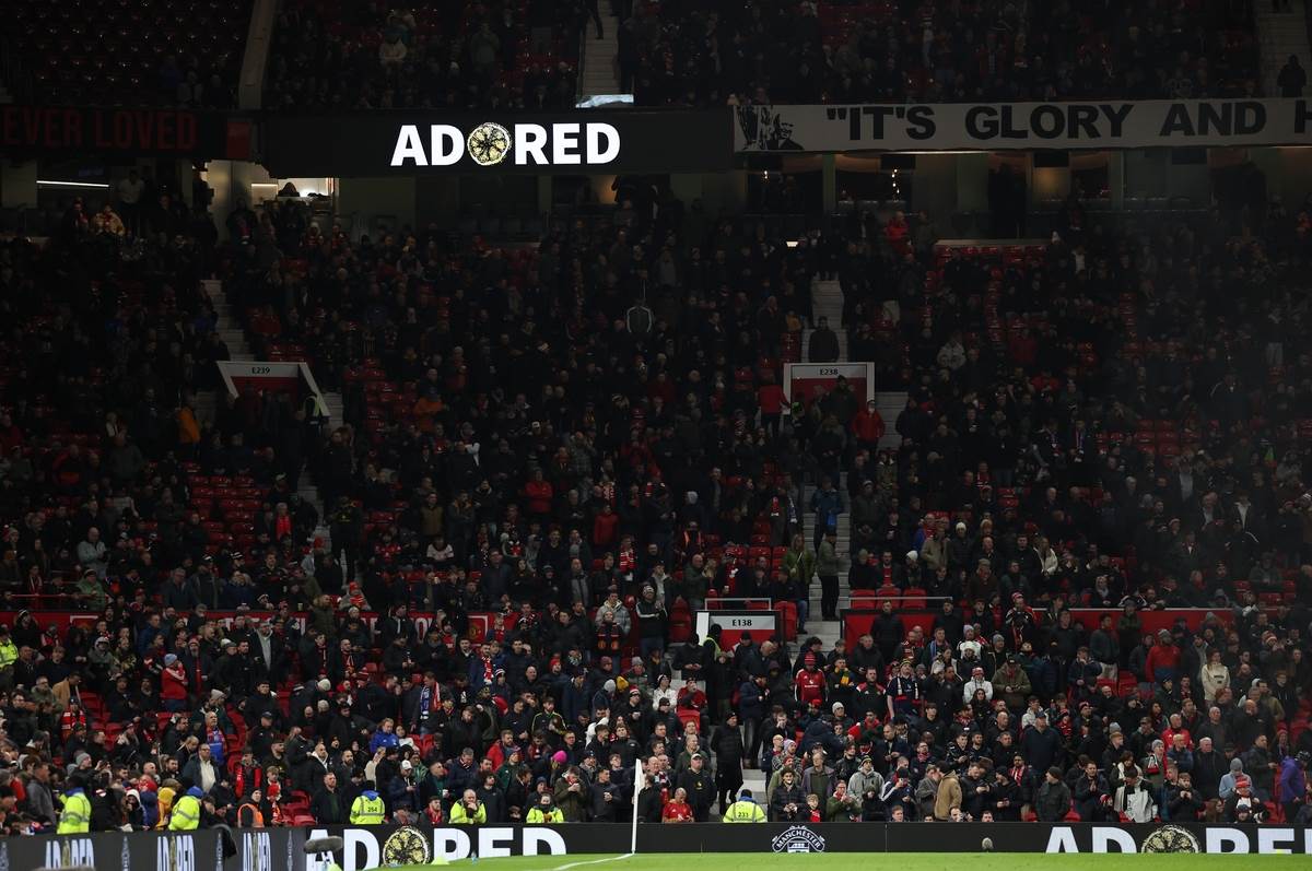 Posveta za Manija Garija Maunfilda basistu grupe Stone Roses