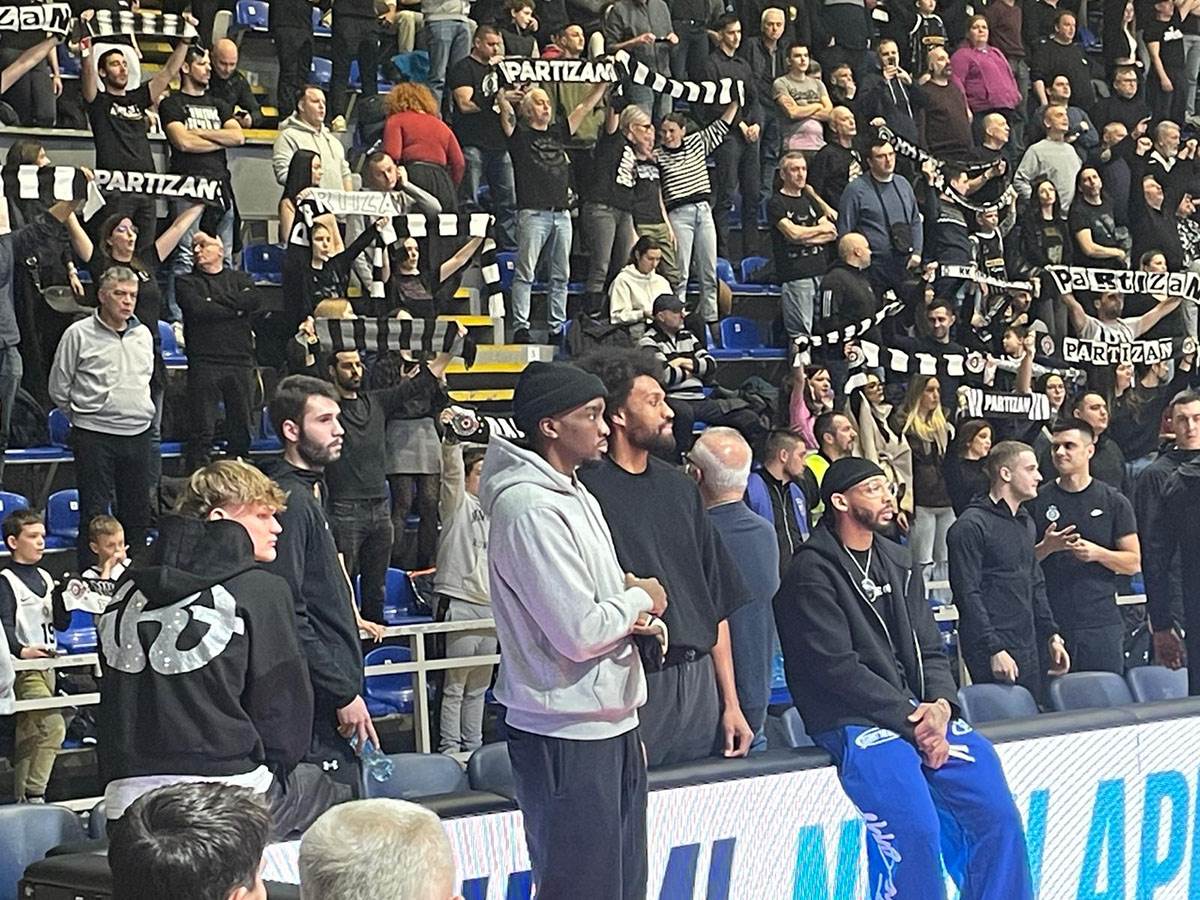 Povredjeni Šejk Milton na utakmici Partizana (1).jpg