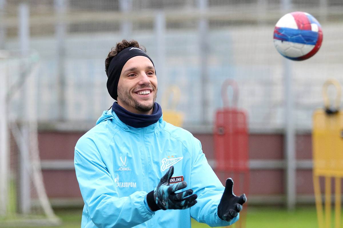 Strahinja Eraković u plavoj opremi Zenita.