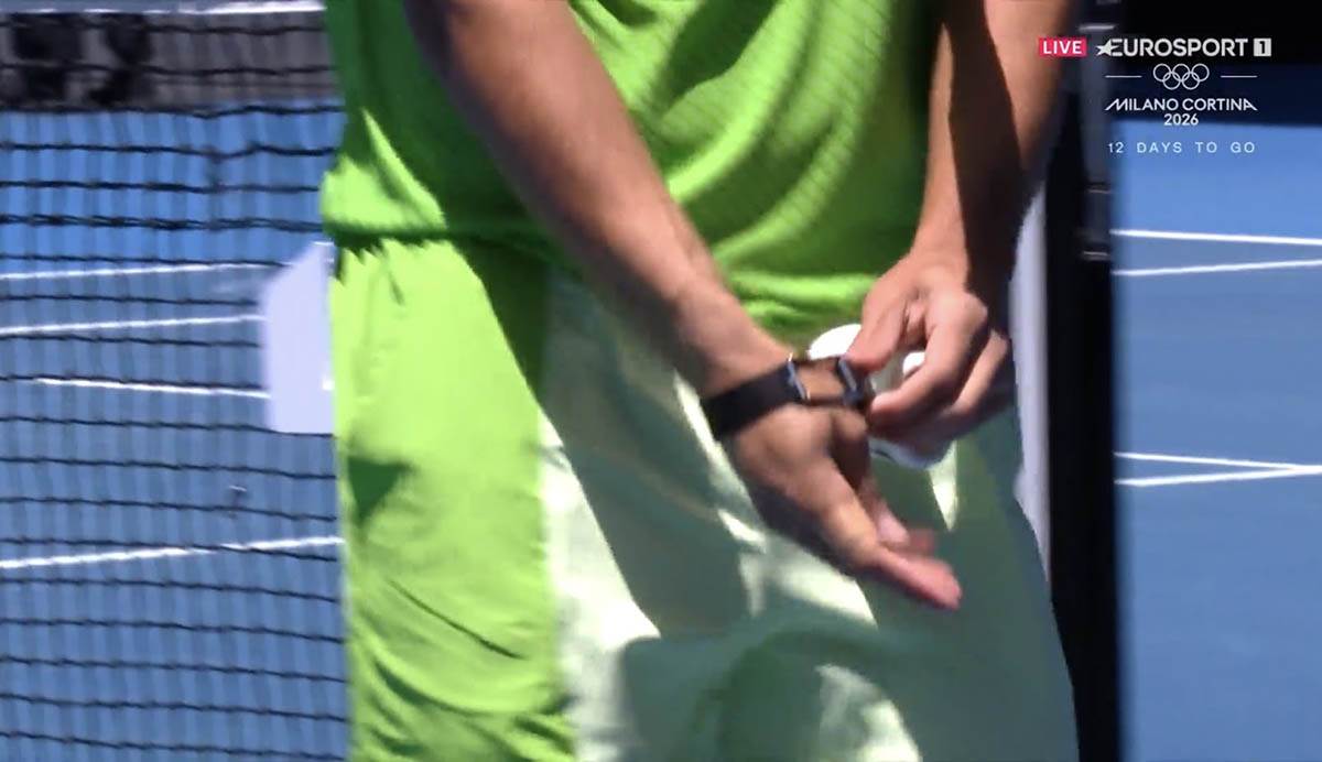 Karlos Alkaraz skida sat na Australijan openu (3).jpg