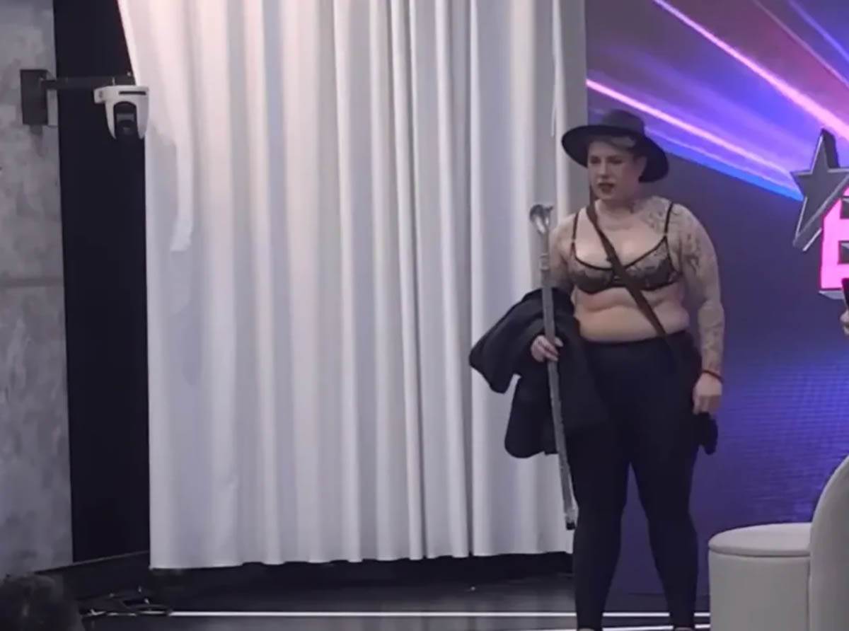 Matora u čipkanom brusu i helankama: Skinula sako i zavodljivo zaplesala, ostavila sve u šoku