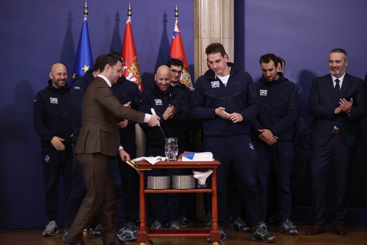 Vučić sa vaterpolistima Srbije (6) copy.jpg