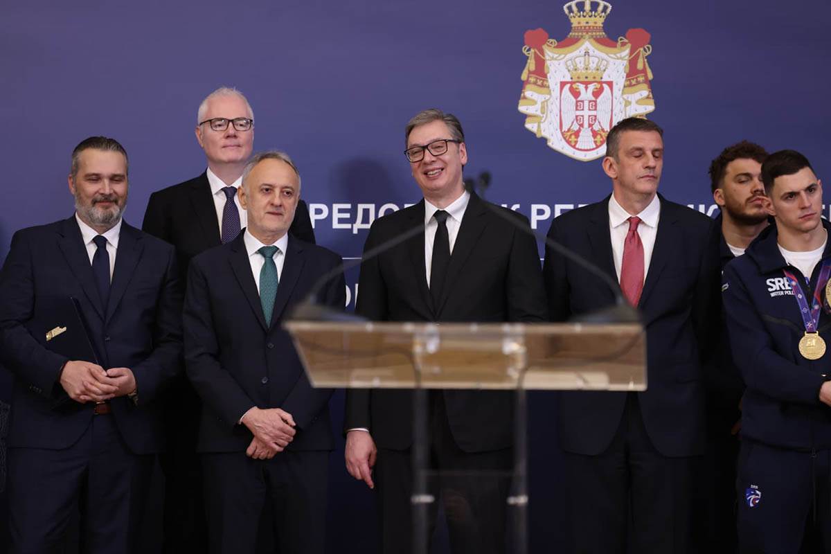 Vučić sa vaterpolistima Srbije (15) copy.jpg