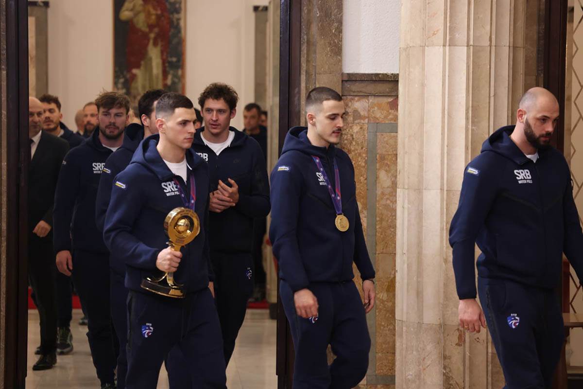 Vučić sa vaterpolistima Srbije (53) copy.jpg