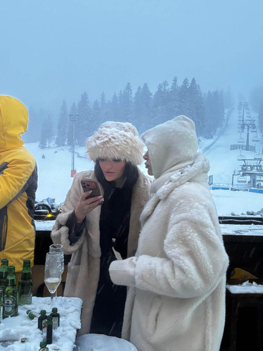 Zena Urosa Zivkovica Jovana i Tamara Milutinovic na dnevnoj zurki na Kopaoniku (1).jpg