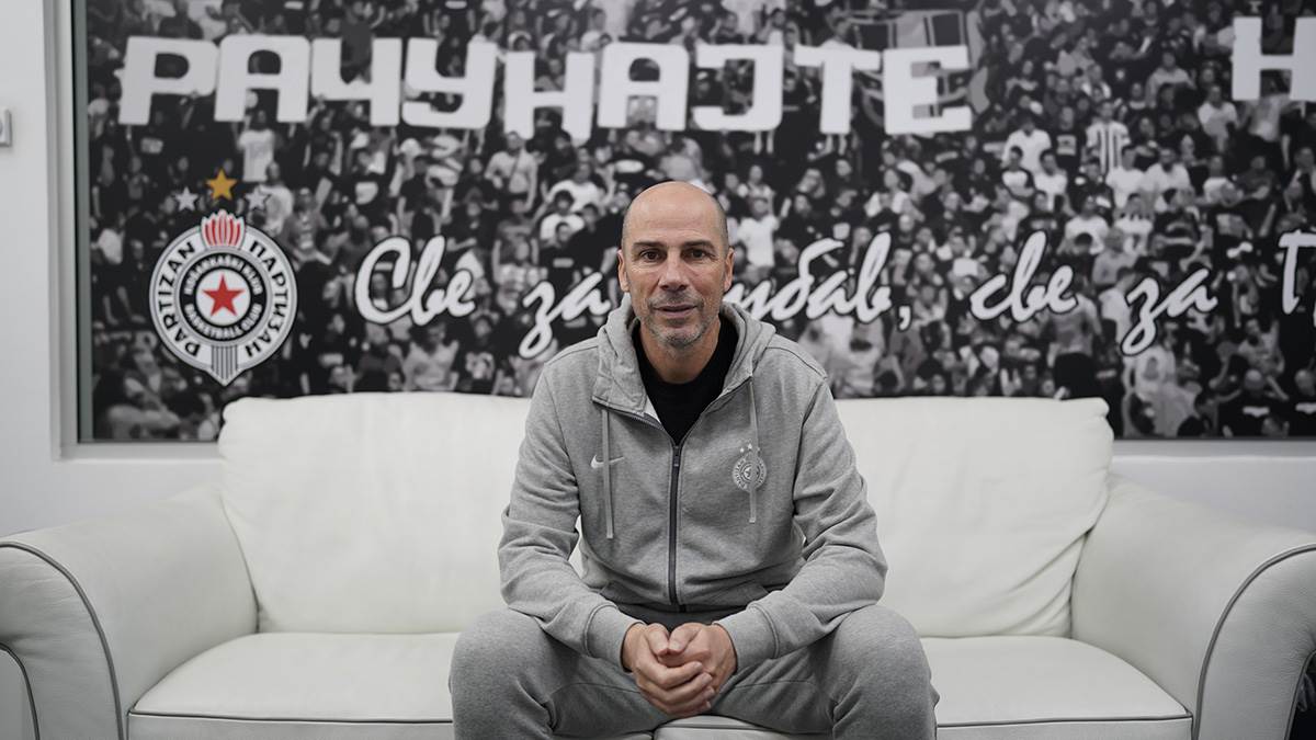 Đoan Penjaroja, trener KK Partizan (2).jpg