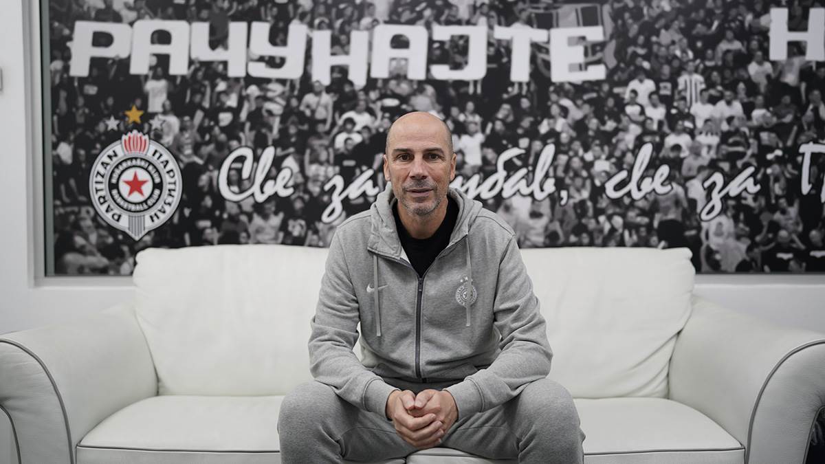 Đoan Penjaroja, trener KK Partizan (3).jpg