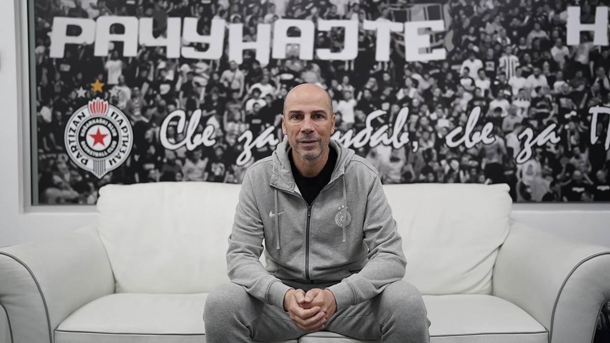 Đoan Penjaroja, trener KK Partizan (6).jpg