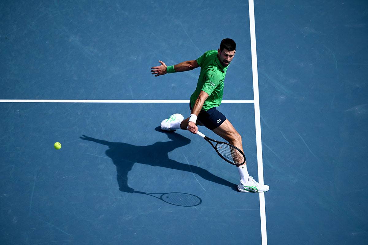 Novak Đoković - Lorenco Muzeti na Australijan openu (14).jpg