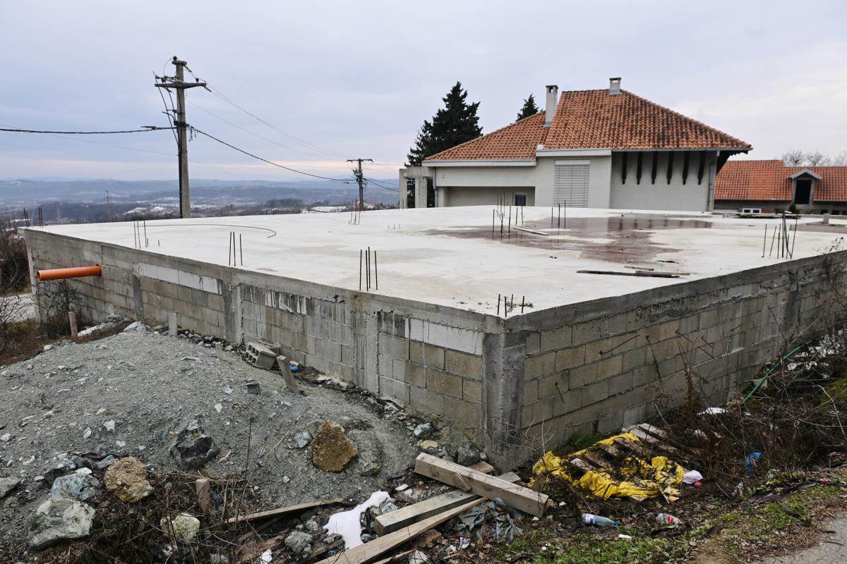 Stopirani radovi na izgradnji kuće Zorice Marković (2).jpg