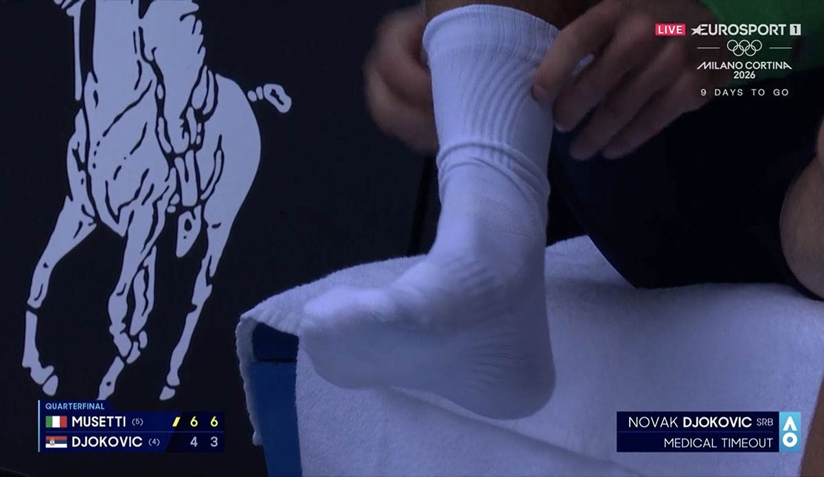 Novak Đoković medicinski tajm-aut (1).jpg