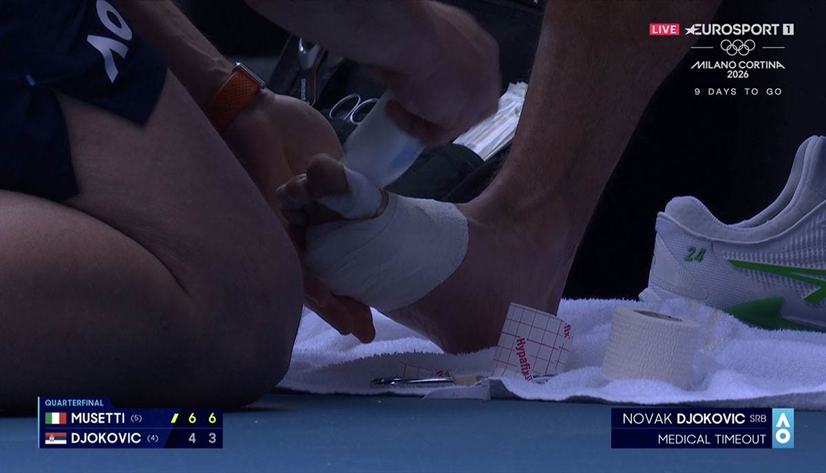 Novak Đoković medicinski tajm-aut (3).jpg