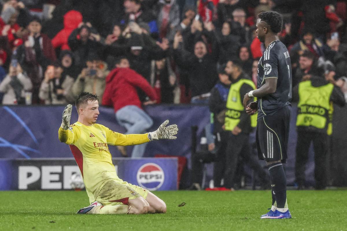 Anatolij Trubin slavi gol na Real Madrid Benfika