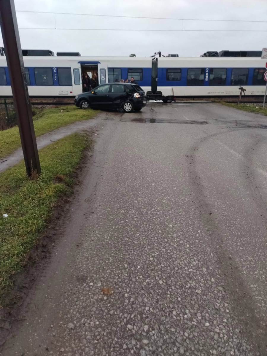 Voz udario automobil u Pančevu (3).jpg