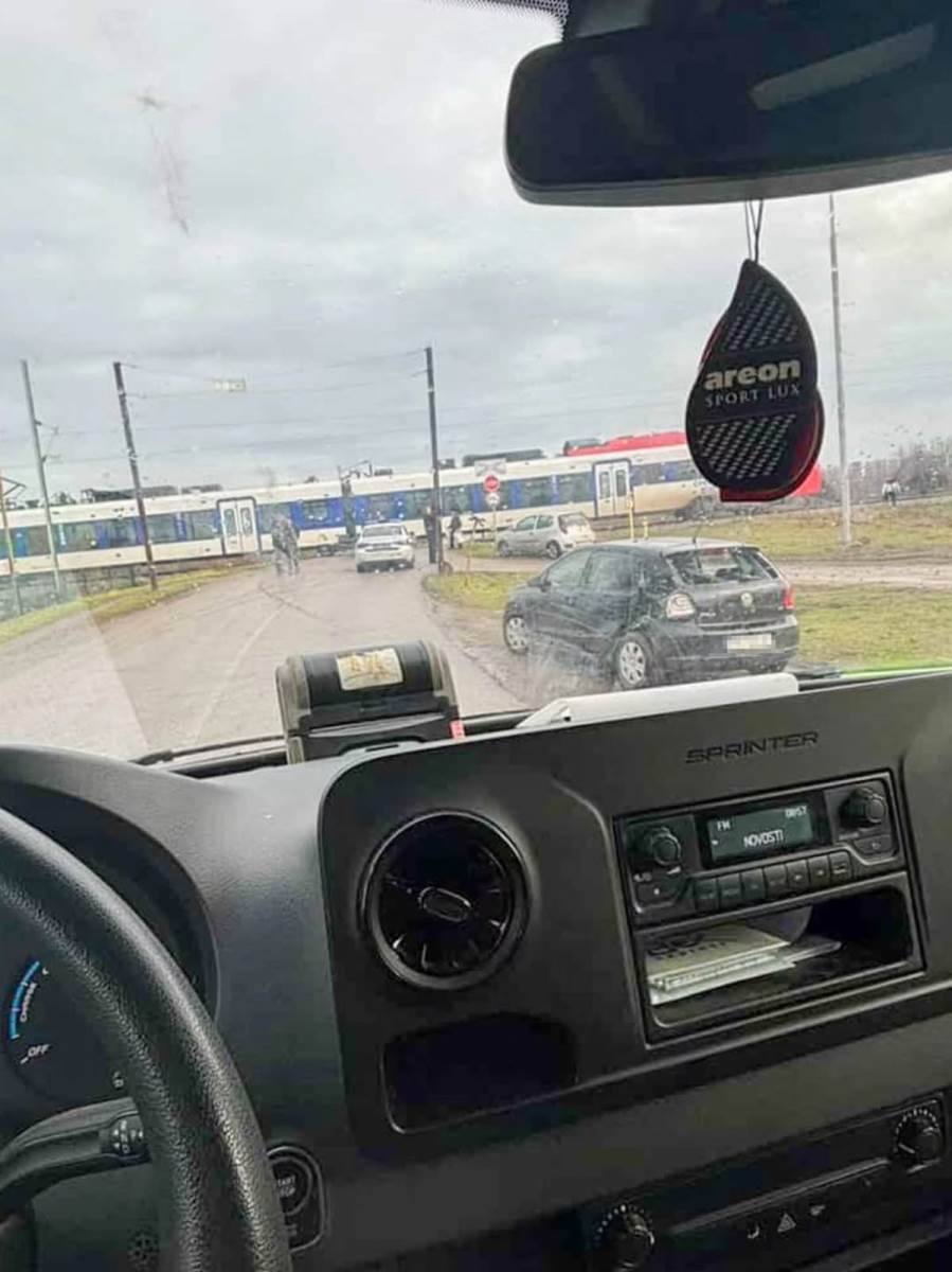 Voz udario automobil u Pančevu (4).jpg