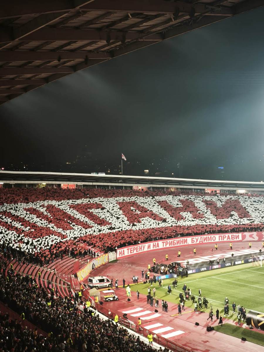 Koreografija navijača Crvene zvezde (4).jpg