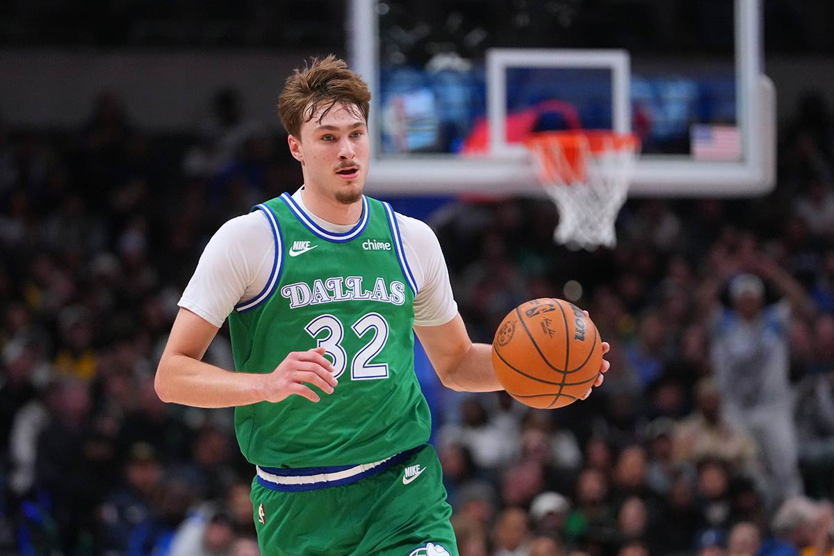 Kuper Fleg u dresu Dalasa vodi loptu.