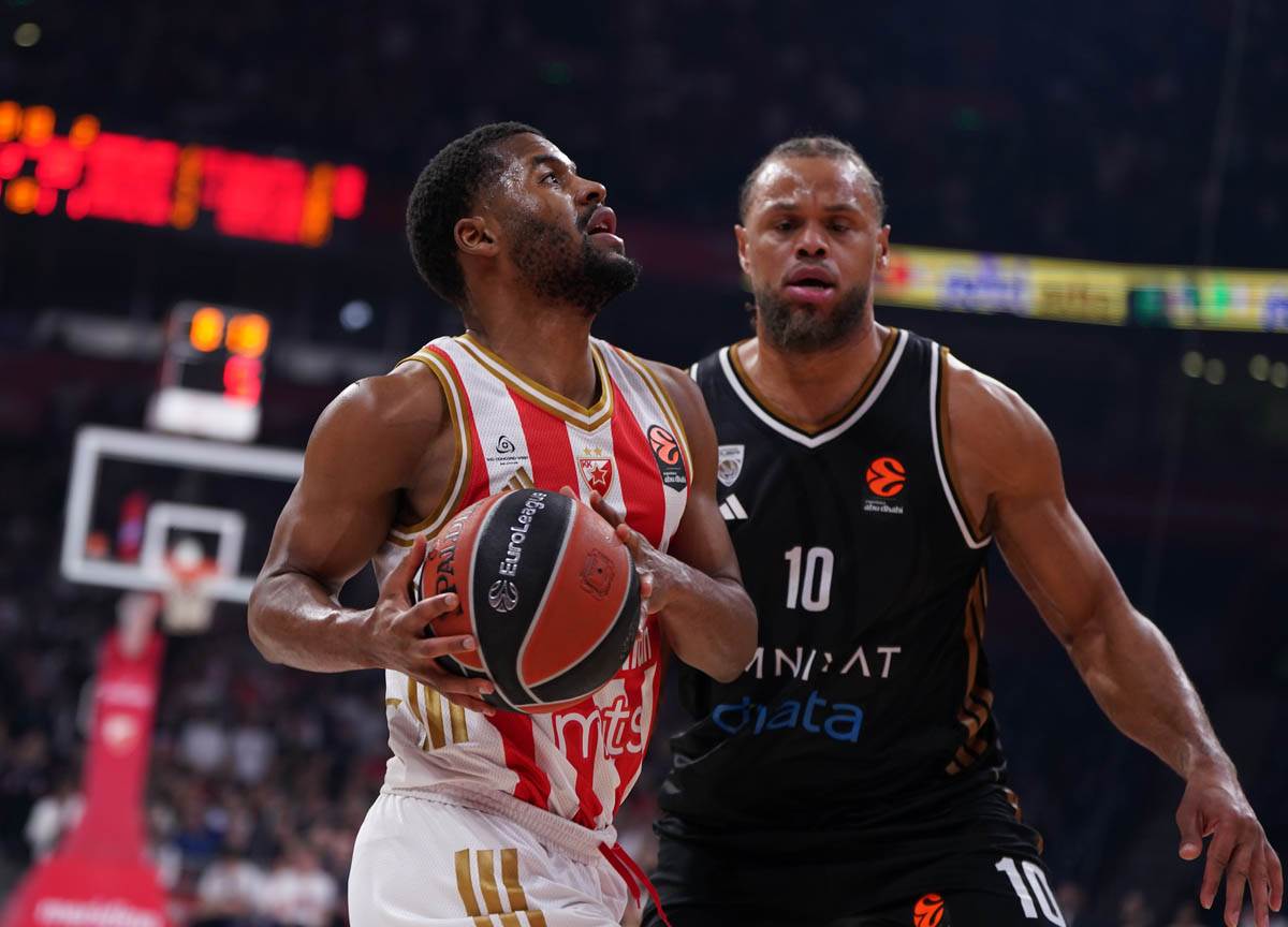 Džered Batler na utakmici Zvezda Dubai