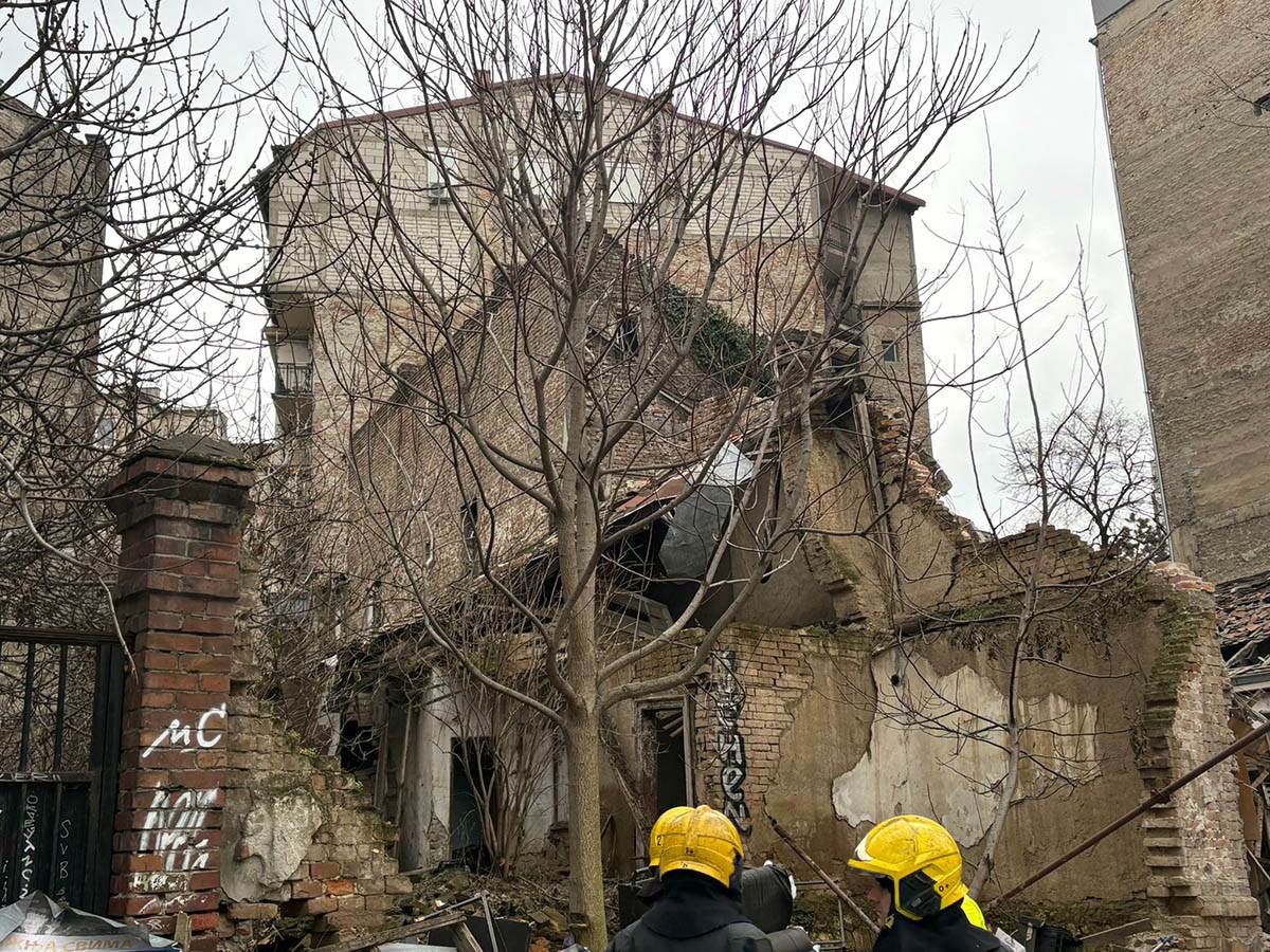 Urušila se stara zgrada u Džoržda Vašingtona