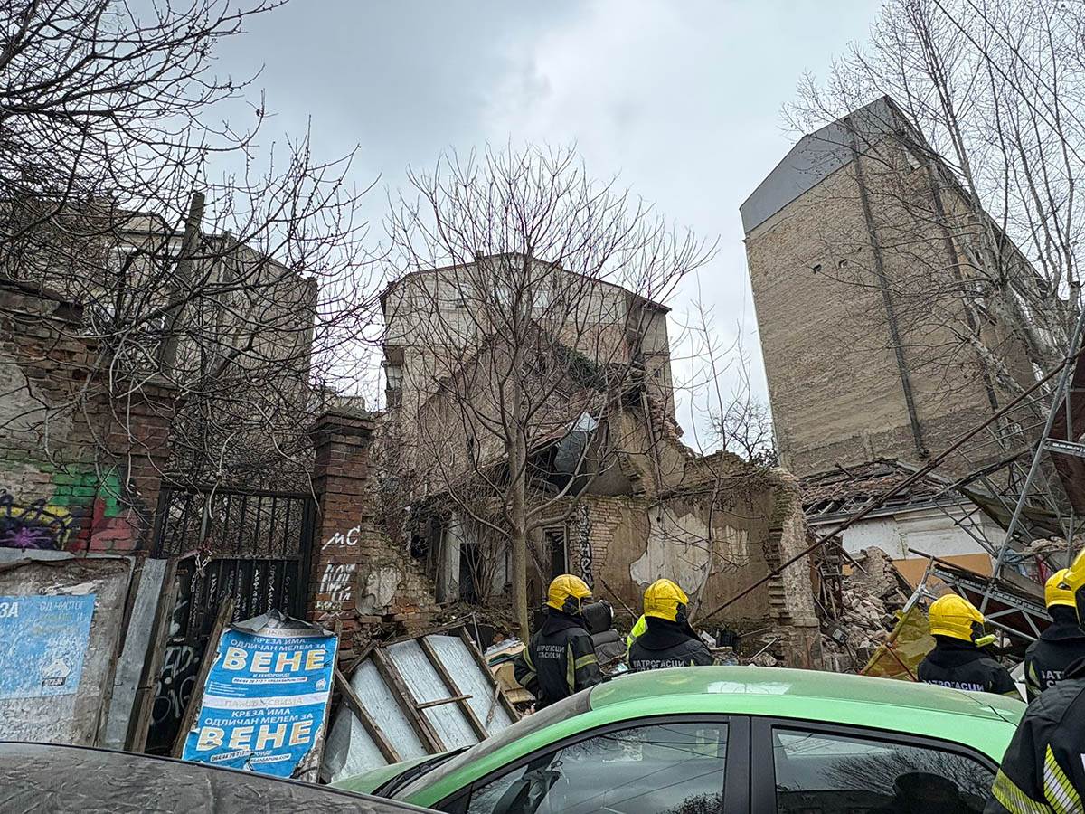 Urušila se stara zgrada u Džoržda Vašingtona