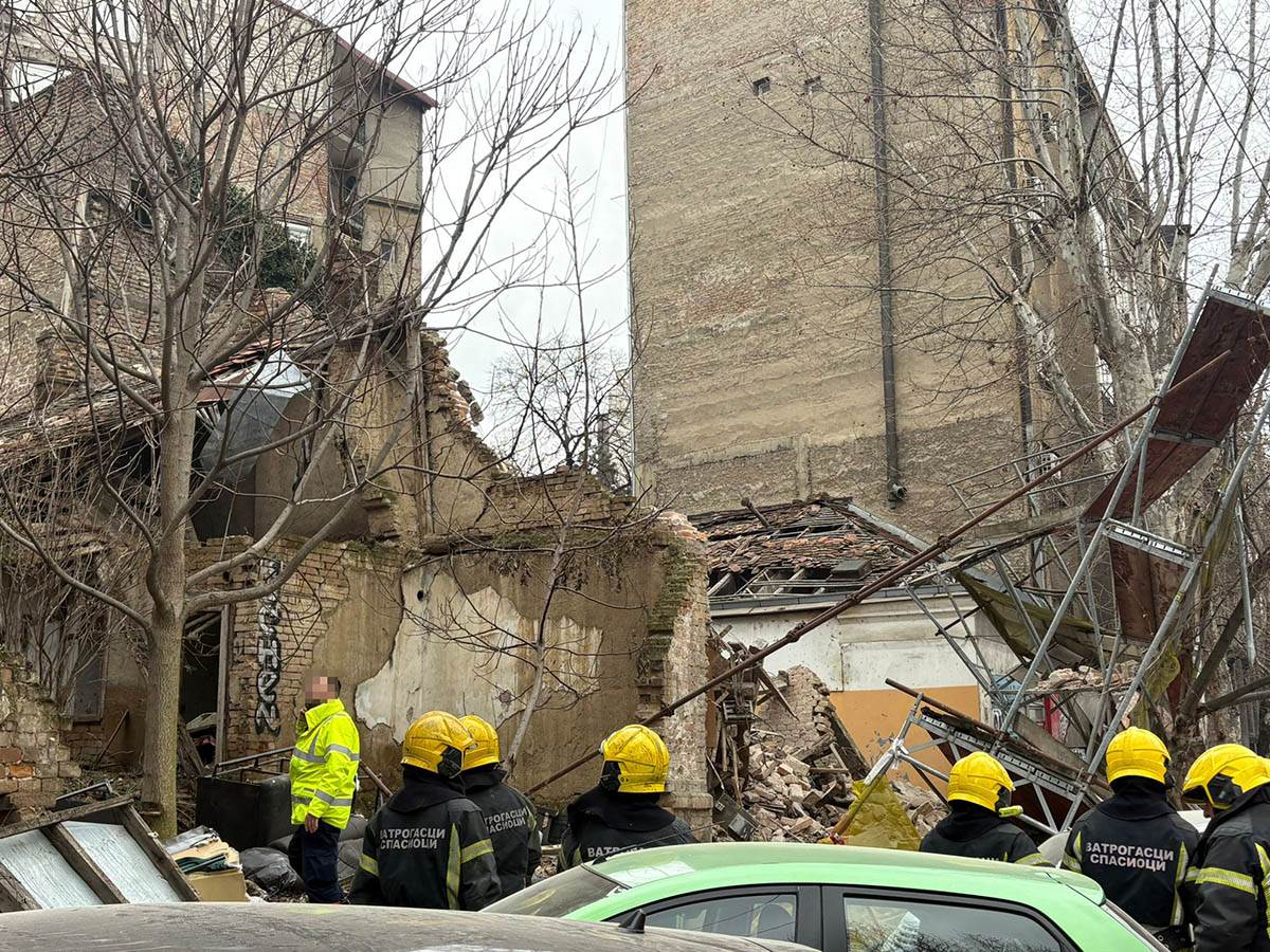 Urušila se stara zgrada u Džoržda Vašingtona