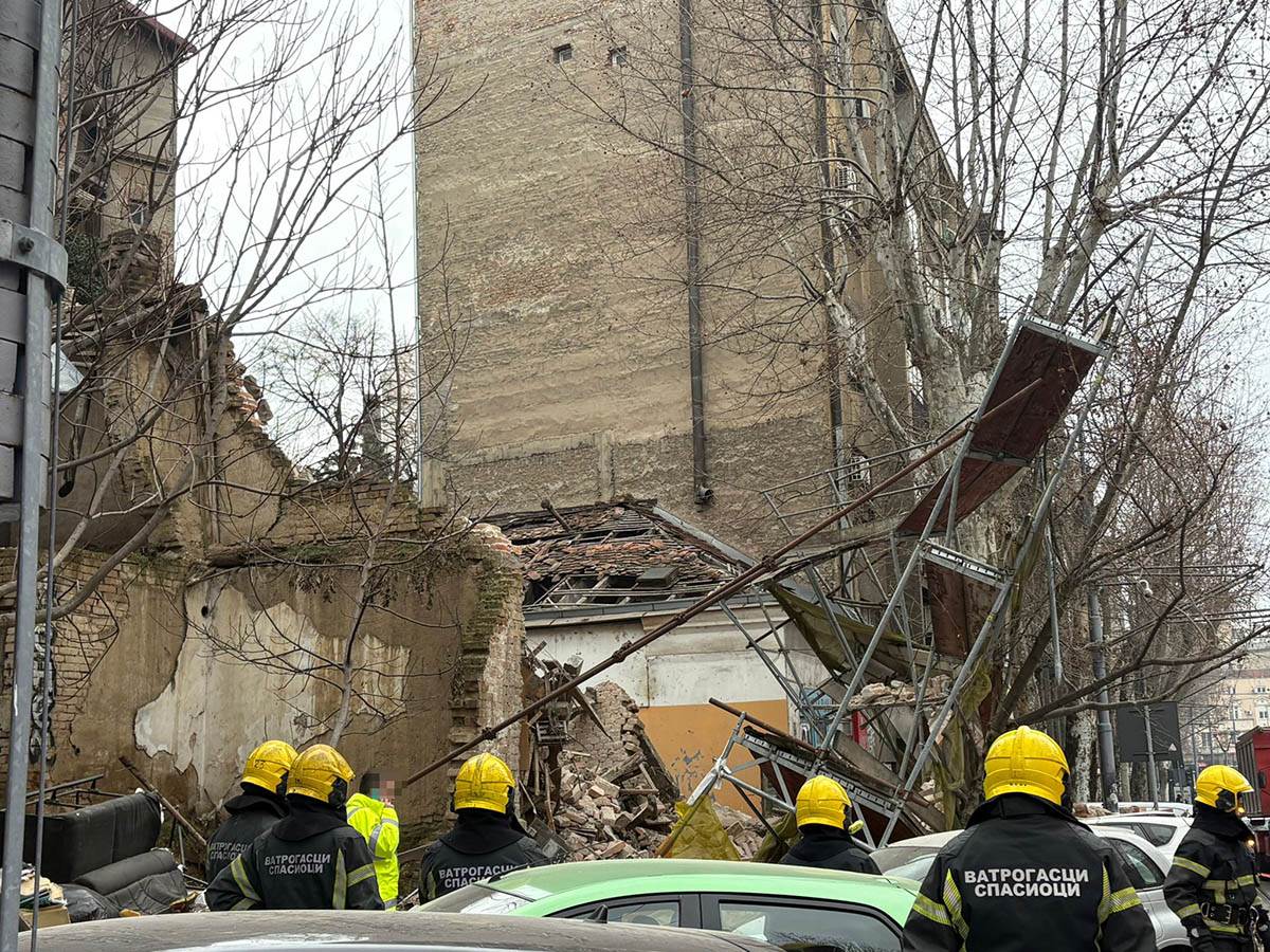 Urušila se stara zgrada u Džoržda Vašingtona