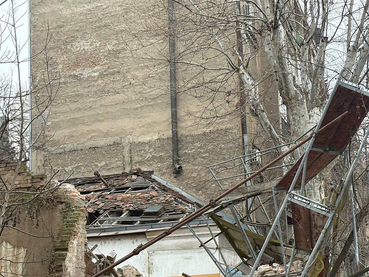 Urušila se stara zgrada u Džoržda Vašingtona pg