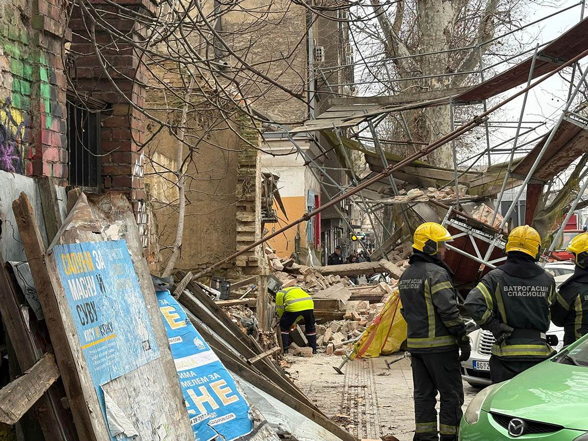 Urušila se stara zgrada u Džoržda Vašingtona