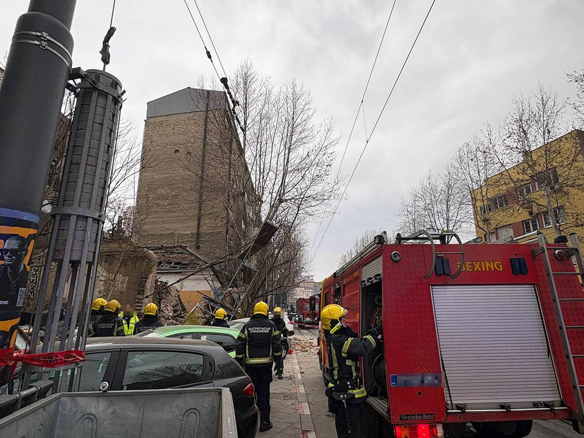 Urušila se stara zgrada u Džoržda Vašingtona