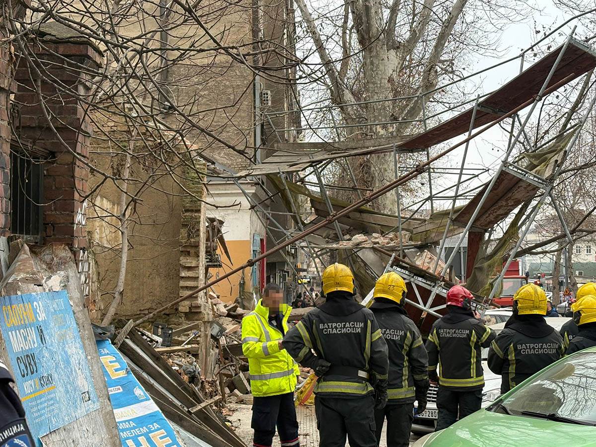 Urušila se stara zgrada u Džoržda Vašingtona