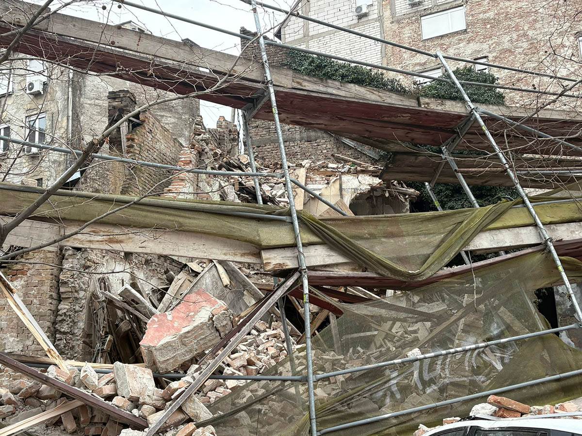 Urušila se stara zgrada u Džoržda Vašingtona (2).jpg