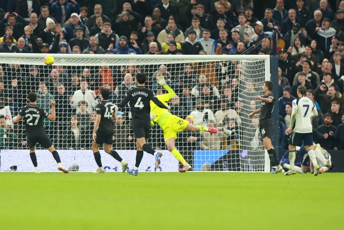 Dominik Solanke gol petom na Totenhem Mančester siti